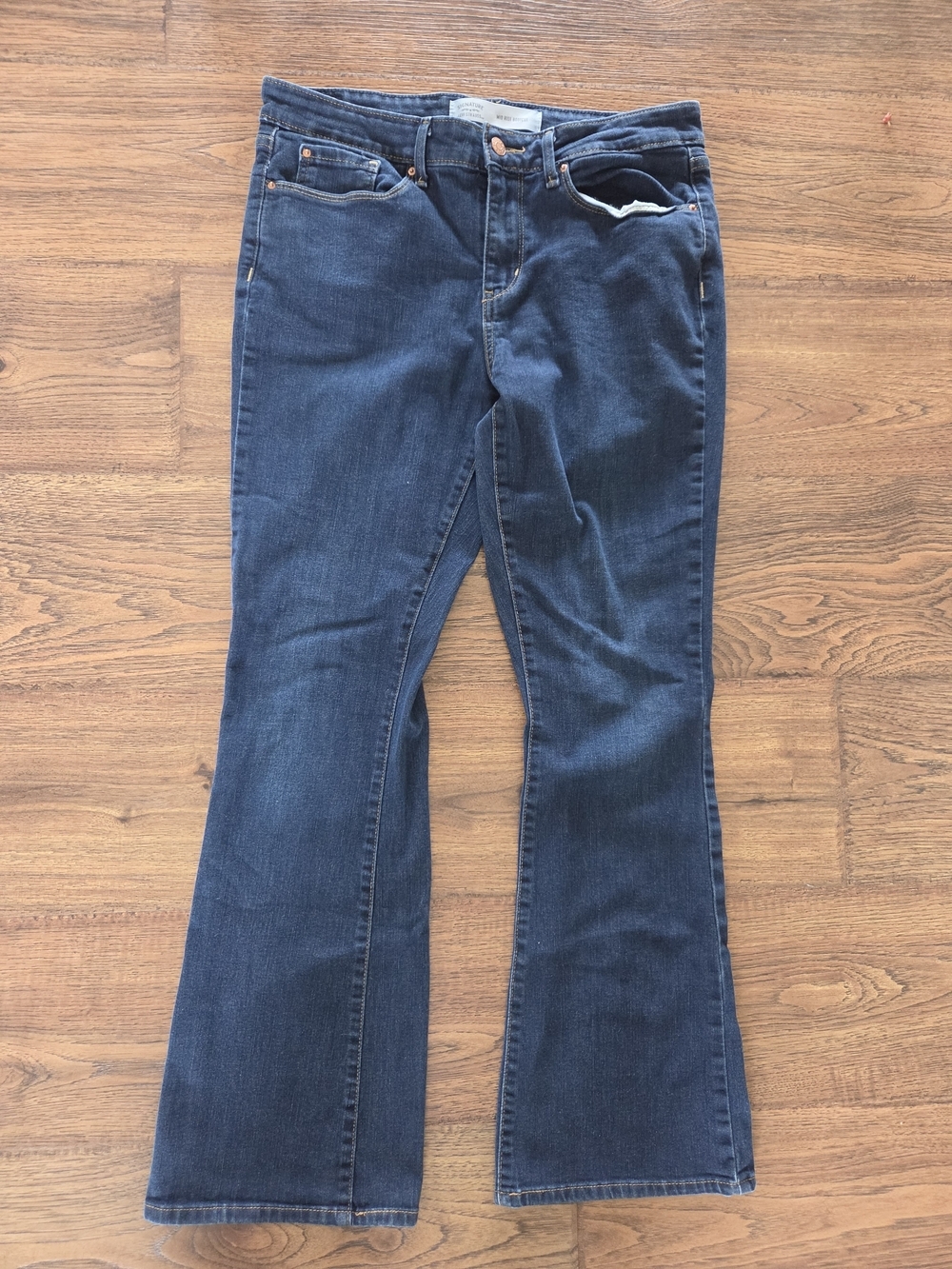 Signature Levi Strauss Mid Rise Bootcut Jeans 30/32